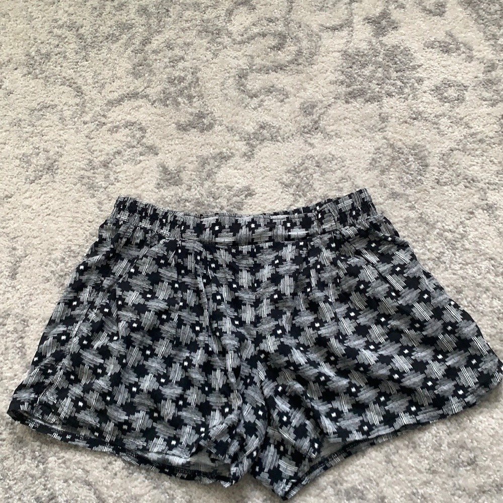 Like new- Old Navy Girls Youth shorts size 14(XL)